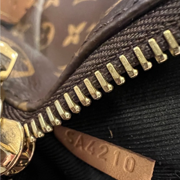 Louis Vuitton Bumbag - Picture 3 of 7